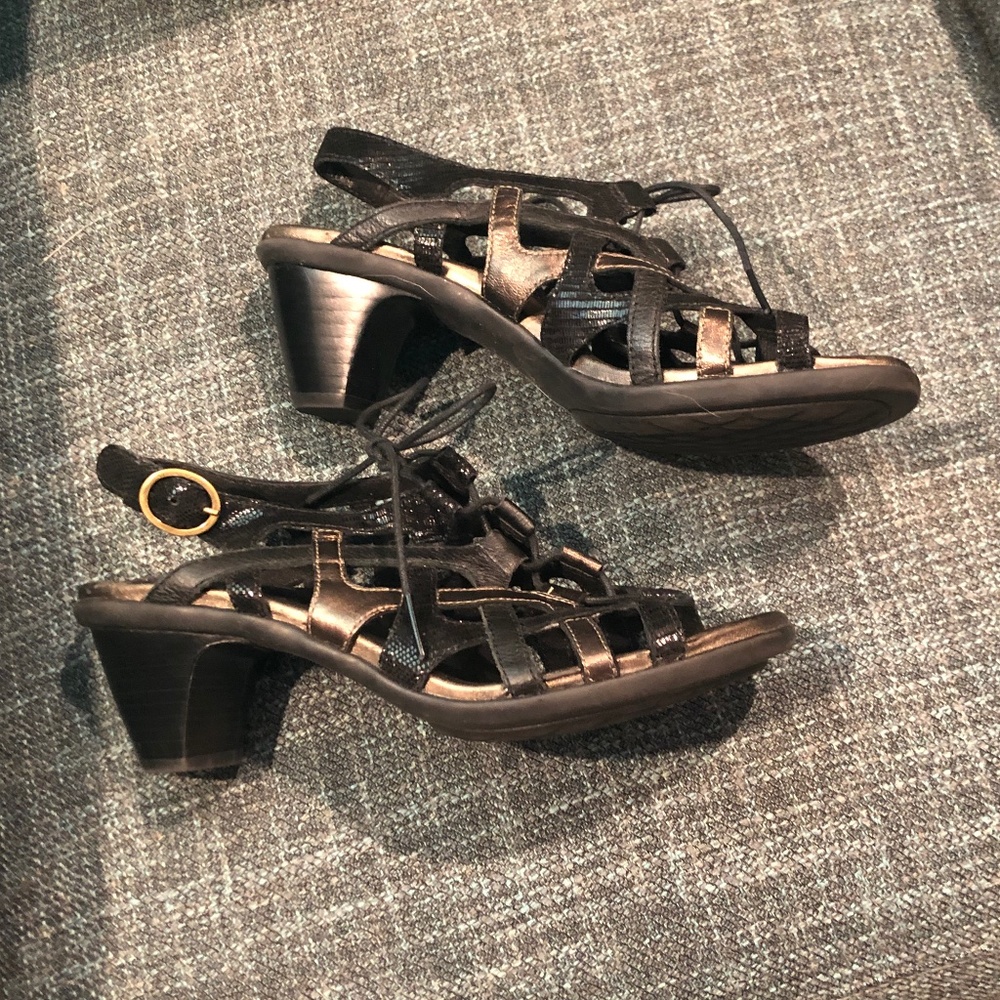 Aravon Black Strappy Heels